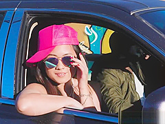 Petite Asiatique defoncee par un black