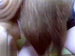 人妻下海拍片 第一次被老公以外的人中出