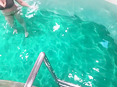 cup angel rumored to be as cute as an idol goes crazy with a swimsuit pool