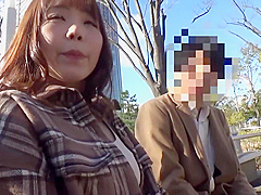 【大学生x極上ボイン乳人妻3P】個人撮影 36歳 浮気相手の絶倫チンポ＆学生男子の若いチンポに交互に生膣突かれるGカップ人妻【松本みなみ】