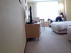 【大学生x極上ボイン乳人妻3P】個人撮影 36歳 浮気相手の絶倫チンポ＆学生男子の若いチンポに交互に生膣突かれるGカップ人妻【松本みなみ】
