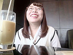 Moe Cute Glasses Wearing A Portrait Interview Ryo Chan 20 Years Old Bisha Bisha Squirting Ki