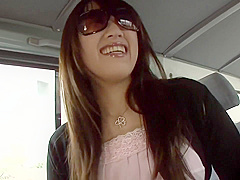 Amateur Girl Gets Ready To Fuck In The Car