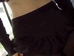 Amateur Girl Gets Ready To Fuck In The Car