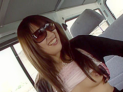Amateur Girl Gets Ready To Fuck In The Car