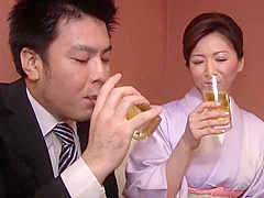 Hitomi Ohashi H Cup Beauty Jav Big Tits Mature Woman Av Actress Dressed As A Mommy Of A Bar And Tempting Customers