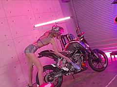 Tall Women 180cm Car Washing