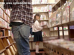 Schoolgirl encounters molester at bookstore