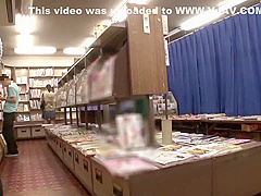 Schoolgirl encounters molester at bookstore