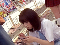 Japanese schoolgirl do not notice even if she was inserted