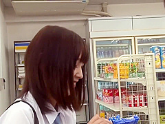 Japanese schoolgirl do not notice even if she was inserted