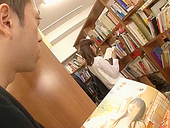 JAV 図書館にエロ本を手に取った女子校生の反応