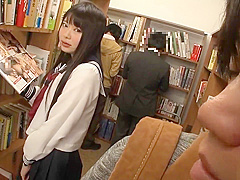 JAV 図書館にエロ本を手に取った女子校生の反応