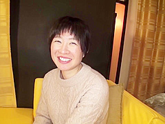 Hara Eri Sprinkles With A Cute Healing Beauty With Double Teeth