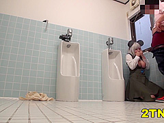 [二代目つば飲みおじさん] 43歳アスペ男 Gカップ低身長レイヤー19歳【イラマ便所SEX唾飲みDキス体液パイズリ】強制ドM調教2本立てSP