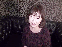 A married woman who is squid until it falls down while drooling with a collar, ball gag