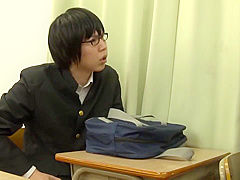 MKON-027 清楚な見た目で好きだった図書室の先生が、実は隠れビッチでした 三船かれん