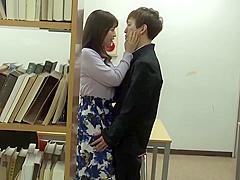 MKON-027 清楚な見た目で好きだった図書室の先生が、実は隠れビッチでした 三船かれん