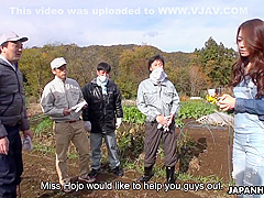 Asian journalist seduces men for sex