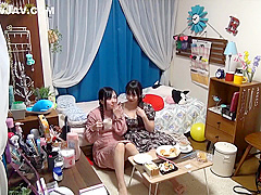 【Voyeur】Lesbian Temptation while Teaching Yoga