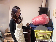 Asian Young Lady Sucks Throbbing Dick