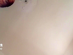 一对一裸聊 喷水 包射aiyp.cc 与美女王璐璐 啪，啪，啪的视频流出 T到他情到深处时对着镜头摆起了pose