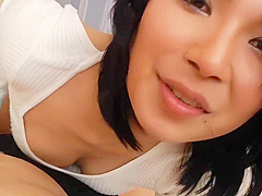 誘惑隔壁超短裙穿连裤袜掃地的太太 35-8