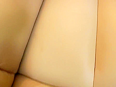 誘惑隔壁超短裙穿连裤袜掃地的太太 35-8