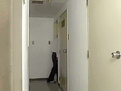 HUNTA-652 教室内のブラ透け度200％で目のやり場に困る！登校中のゲリラ豪雨でズブ濡れになった女子たちはみんなブラ透け透け状態！