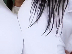 HUNTA-652 教室内のブラ透け度200％で目のやり場に困る！登校中のゲリラ豪雨でズブ濡れになった女子たちはみんなブラ透け透け状態！