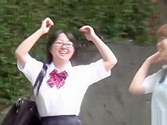 Naughty Asians pissing outdoors