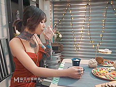 Md0095 Xue Qianxia 色女飢渴色女主動開撩