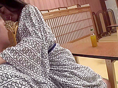 2k 大檔 逢見リカ - 温泉客が居ても浴衣の中の抱っこsexで挿入して逃がさず何発も膣射[nhdtb-482