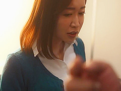 Juq-320 Am 7:32 A Wheel Train Where A Married Woman Off