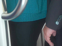 Juq-320 Am 7:32 A Wheel Train Where A Married Woman Off