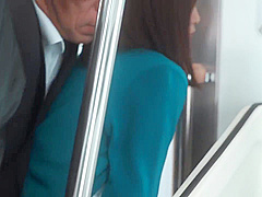 Juq-320 Am 7:32 A Wheel Train Where A Married Woman Off