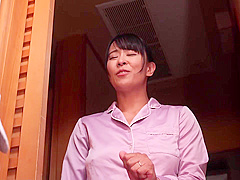山本かをり　友達の母の下着で興奮する男子に中出しさせる