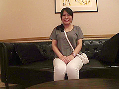 Massive squirting of a married woman panting in pleasure