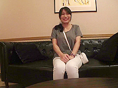 Massive squirting of a married woman panting in pleasure