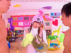 Kindergarden teacher Aino Kishi fucks two students(javplayer)