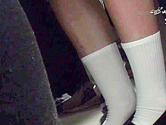 狙われた美女が痴漢で感じる59666545