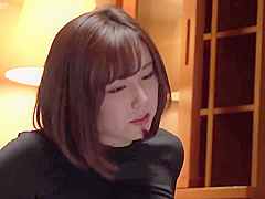 B4H1805-Seducing a big-breasted cosplay girl who is streaming a video with an erect cock