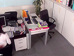 B4I0303-Sexually harassing a mature office lady in an office alone