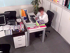 B4I0303-Sexually harassing a mature office lady in an office alone