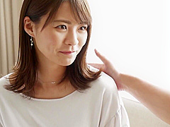 嫉妬深いご主人にストレスで爆発寸前という人妻が浮気する