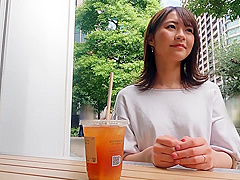 嫉妬深いご主人にストレスで爆発寸前という人妻が浮気する