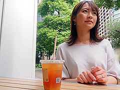 嫉妬深いご主人にストレスで爆発寸前という人妻が浮気する