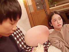 部屋着姿の会社の先輩女子によくじょうする