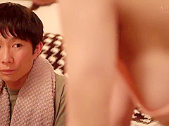 部屋着姿の会社の先輩女子によくじょうする