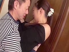 朝コミ出しする近所の遊ひ好きノーフラ奥さん 佐倉ねね 1 12 Min With Nene Sakura